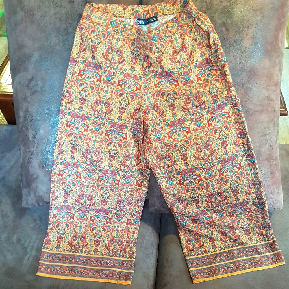 ❌SOLD❌Zara silky capris